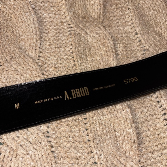 Vintage A. Brod Grey Suede Belt Gold Ornate Buckle Size M 34” Made in USA - Picture 3 of 4